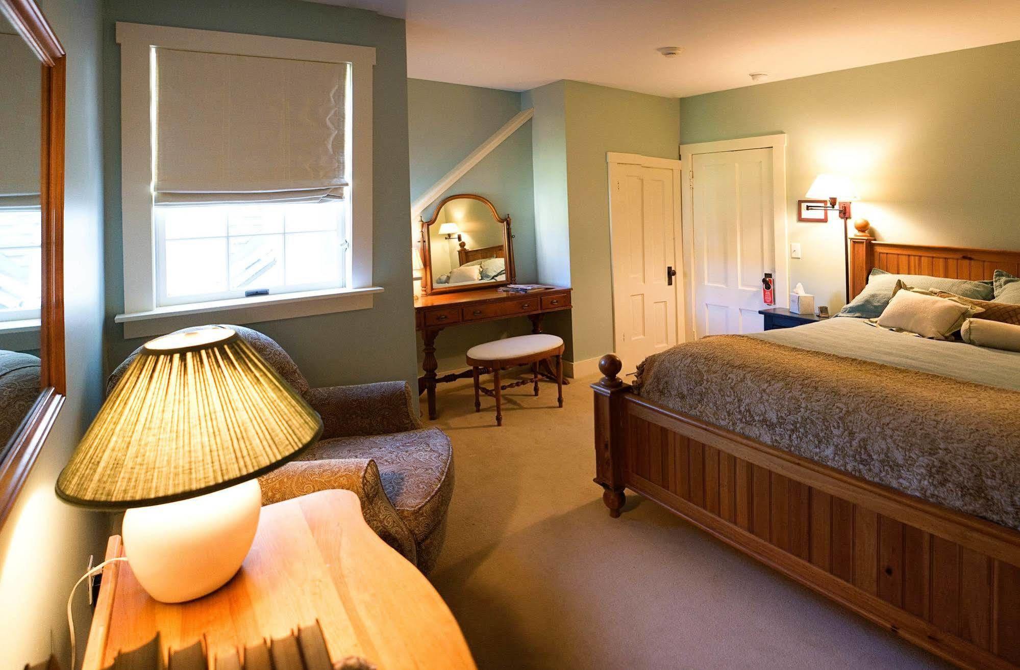 The Red Clover Inn Mendon Экстерьер фото